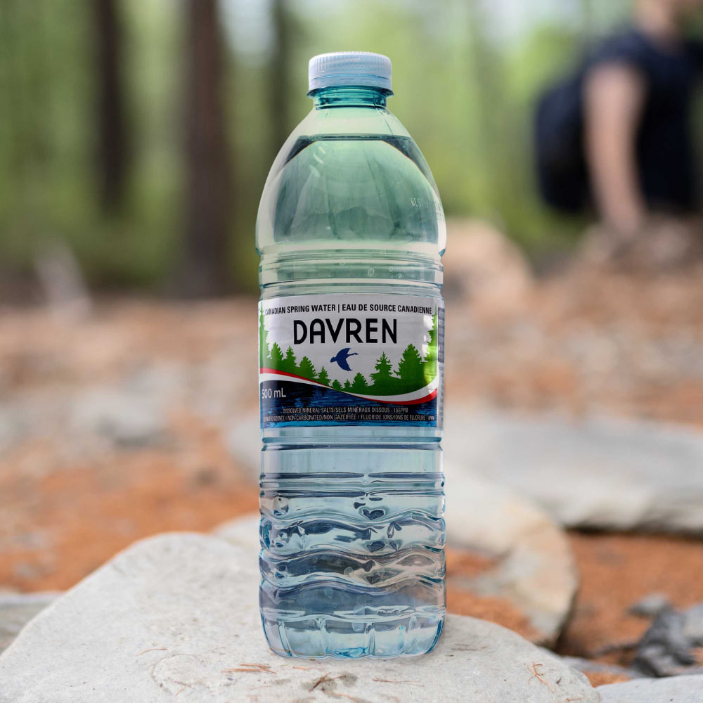 Davren water bottle outside in nature